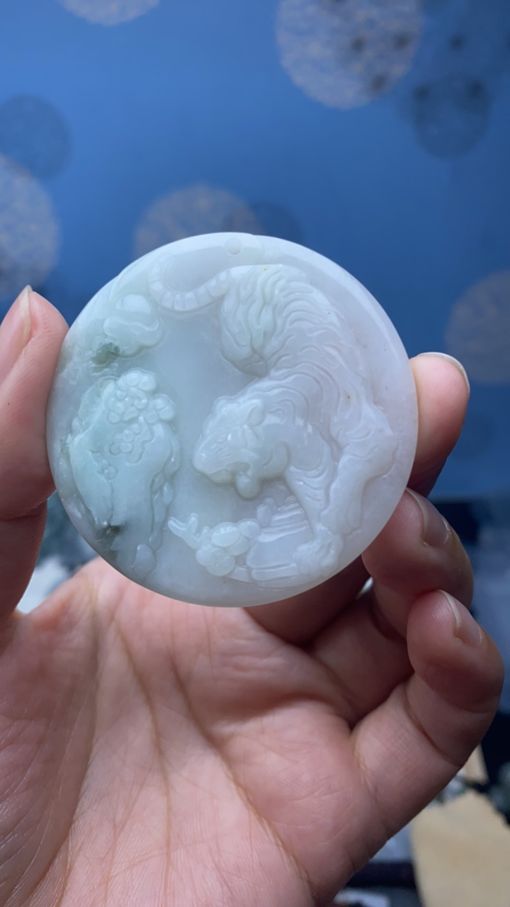 天然翡翠虎牌吊坠