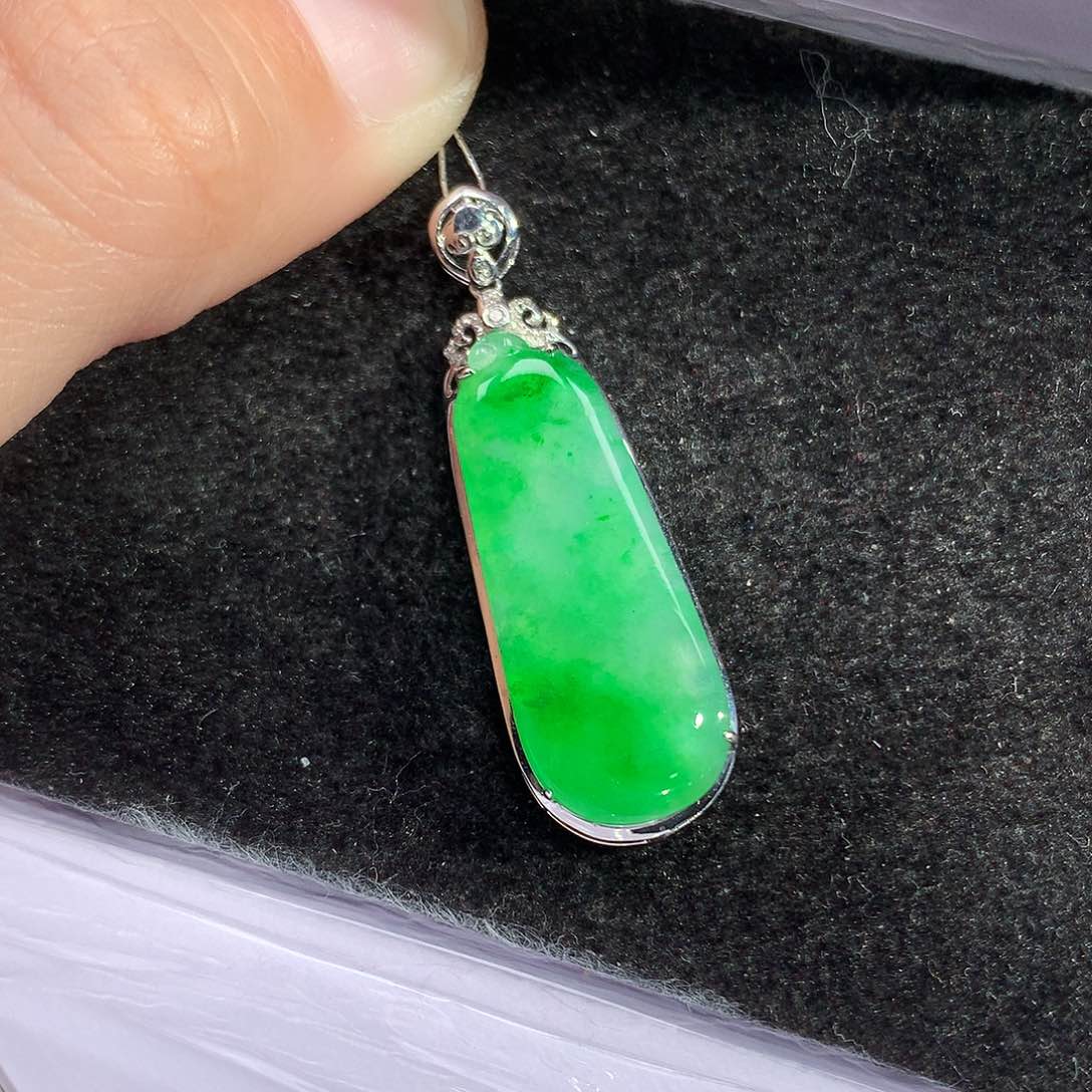 翡翠吊坠(赠链)18K金镶嵌