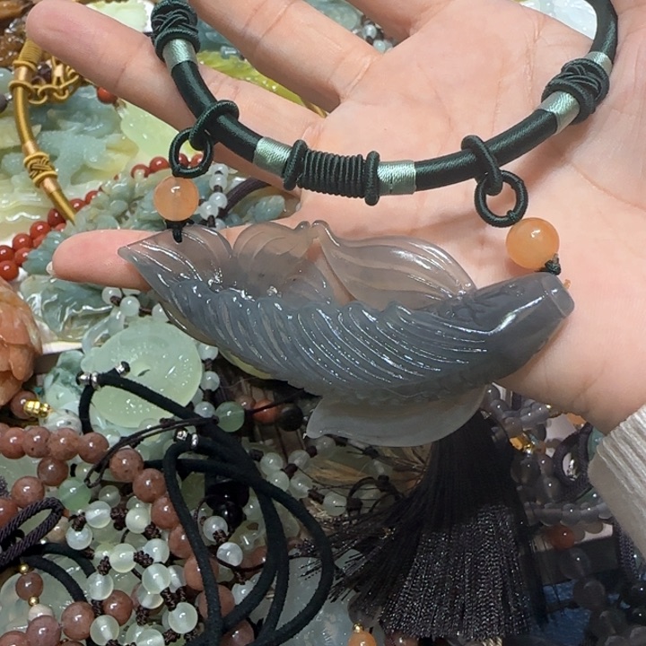 蛇纹石玉吊坠未镶嵌