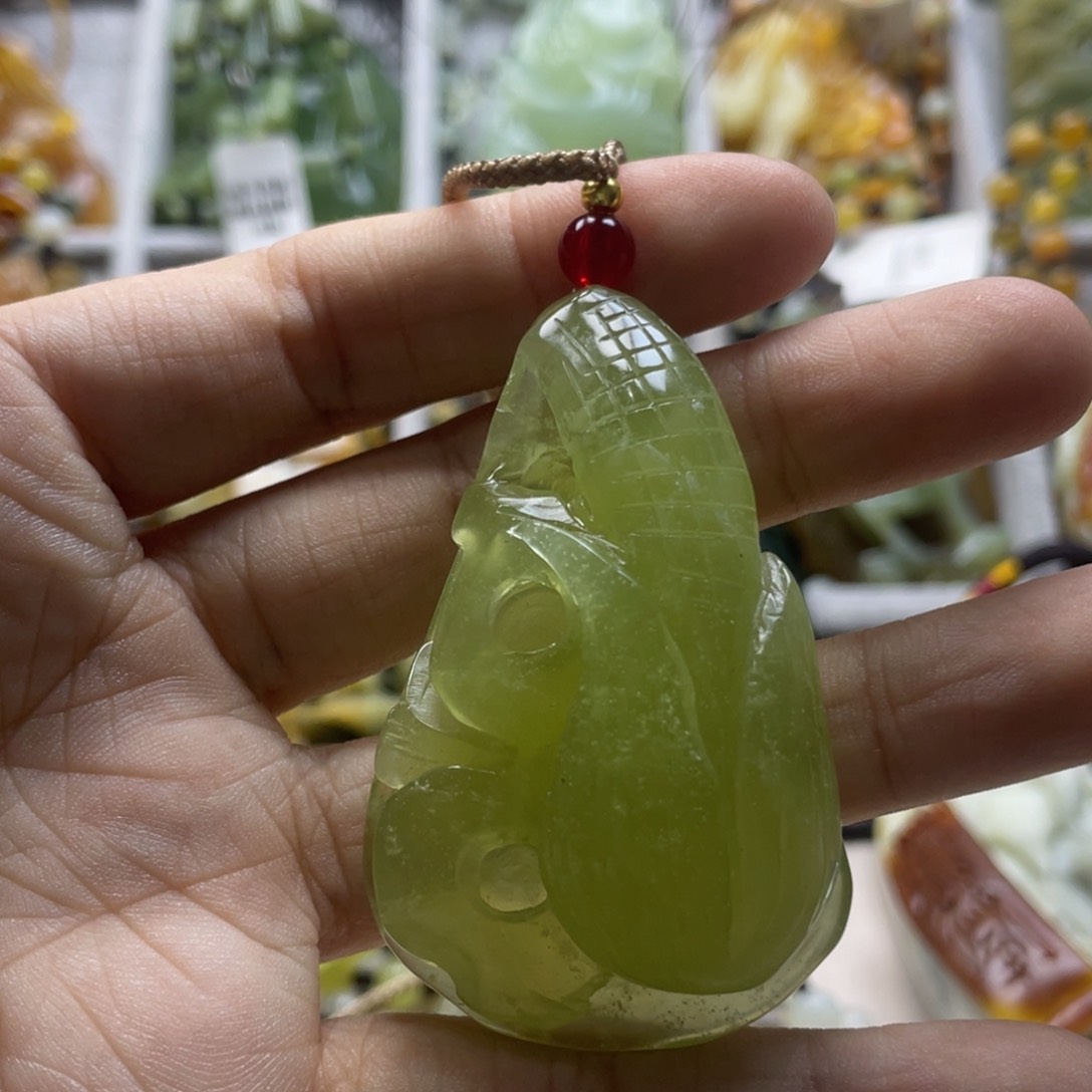 蛇纹石玉颈饰未镶嵌