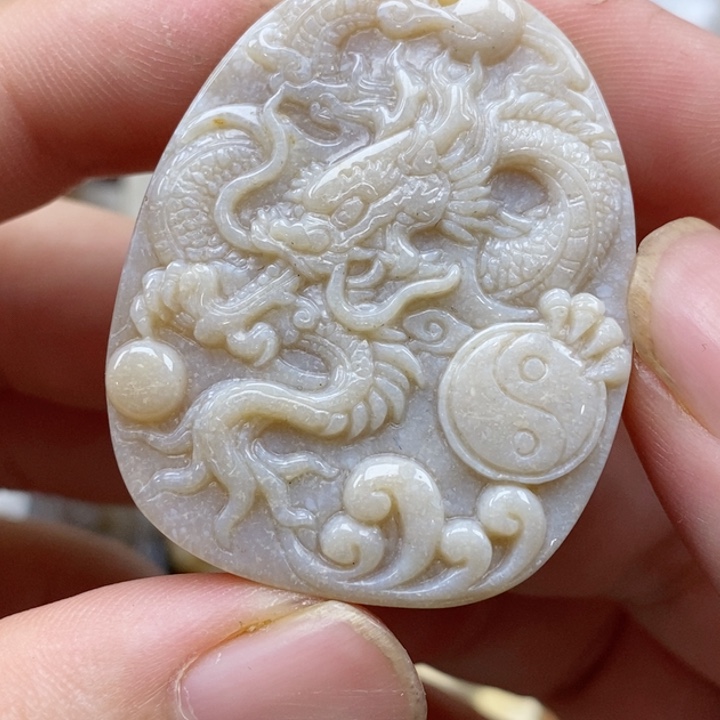 硅化珊瑚（珊瑚玉）未镶嵌颈饰有瑕