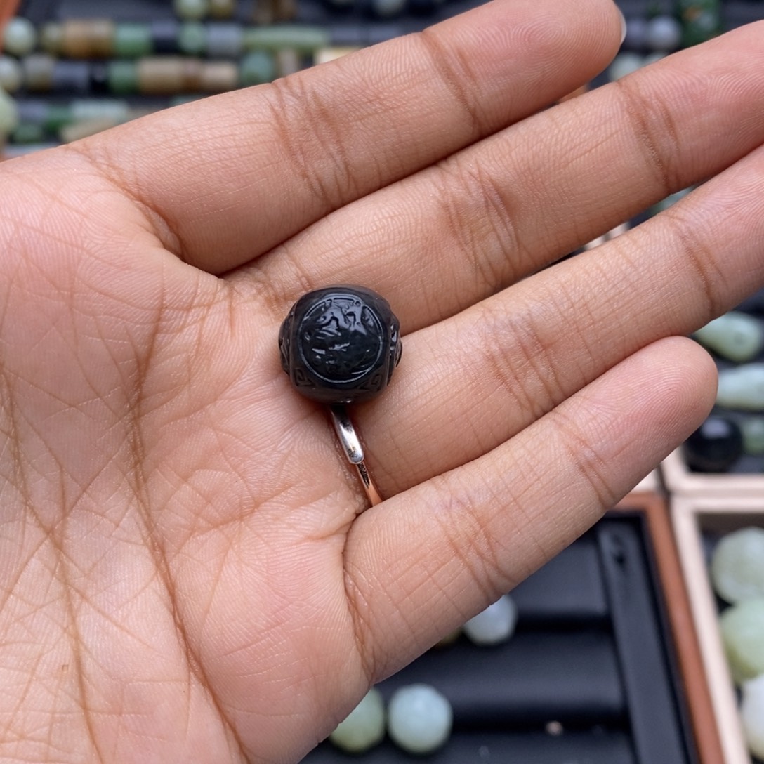 大***梦和田玉（糖玉）未镶嵌颈饰