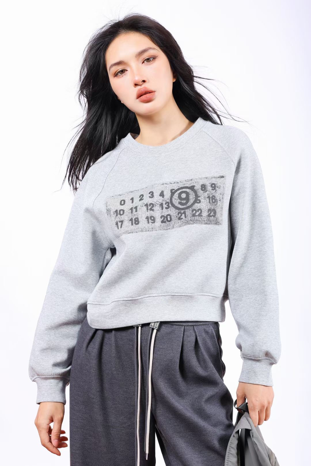 玛丝恩迪短款两色卫衣