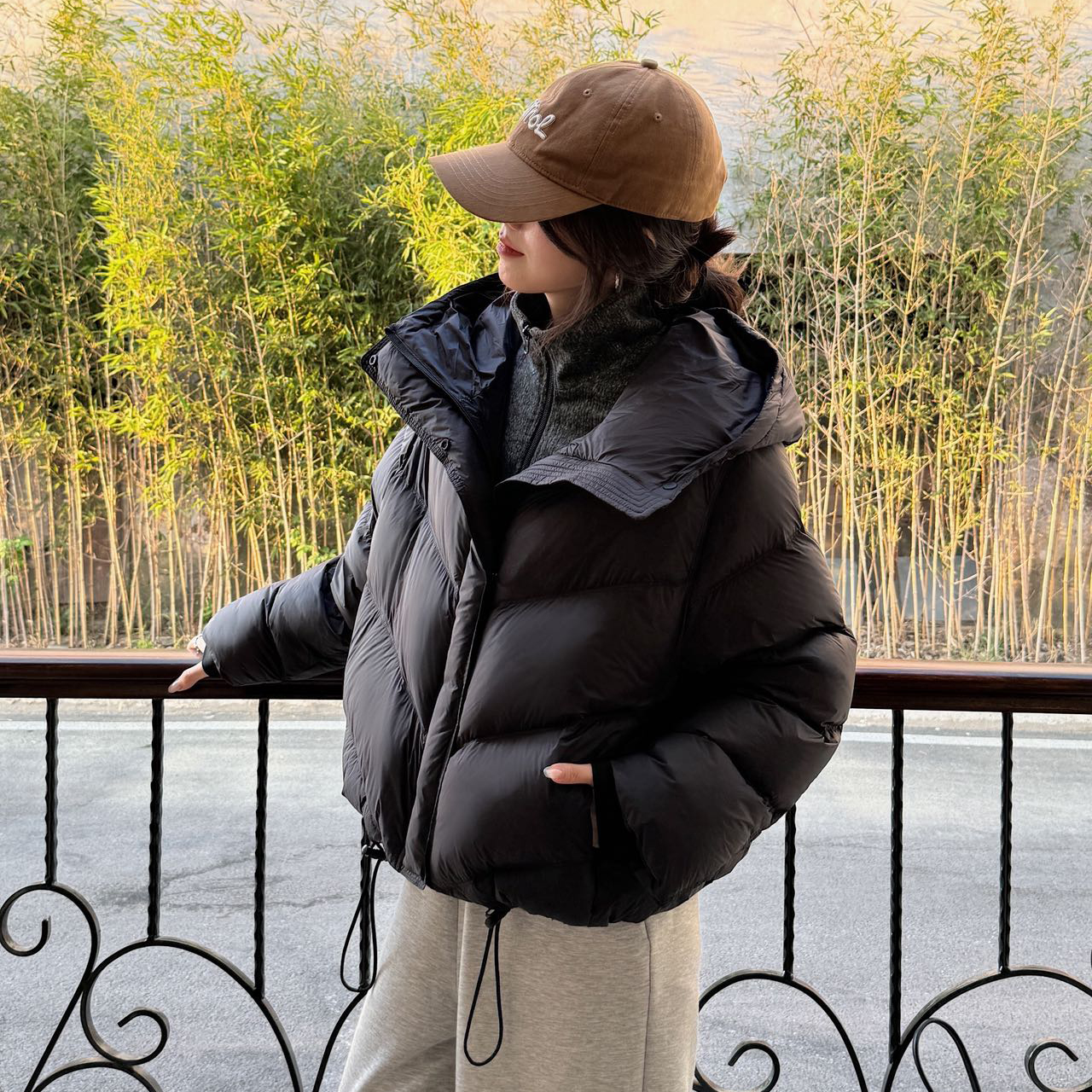 加倍温暖C5233下摆抽绳拉链假两件拼接连帽羽绒服