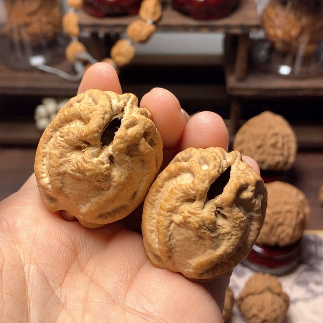 文玩核桃把件王***糖全品鬼脸