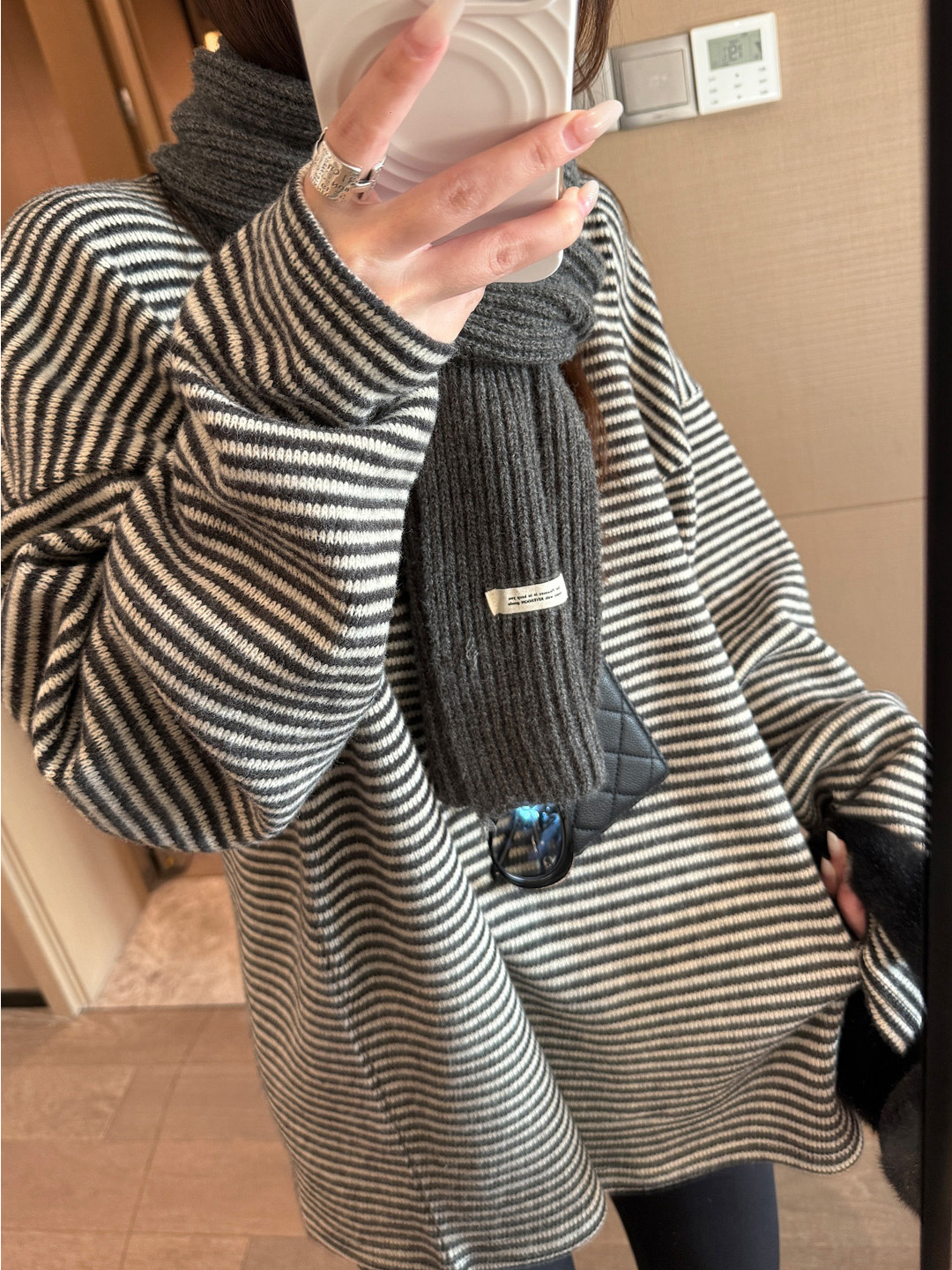 条纹慵懒风内搭针织打底衫女T恤冬季新款宽松圆领长袖显瘦毛衣女
