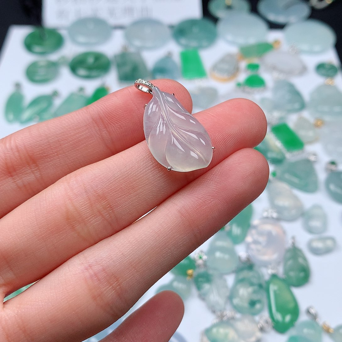 翡翠颈饰18K金镶嵌天然翡翠