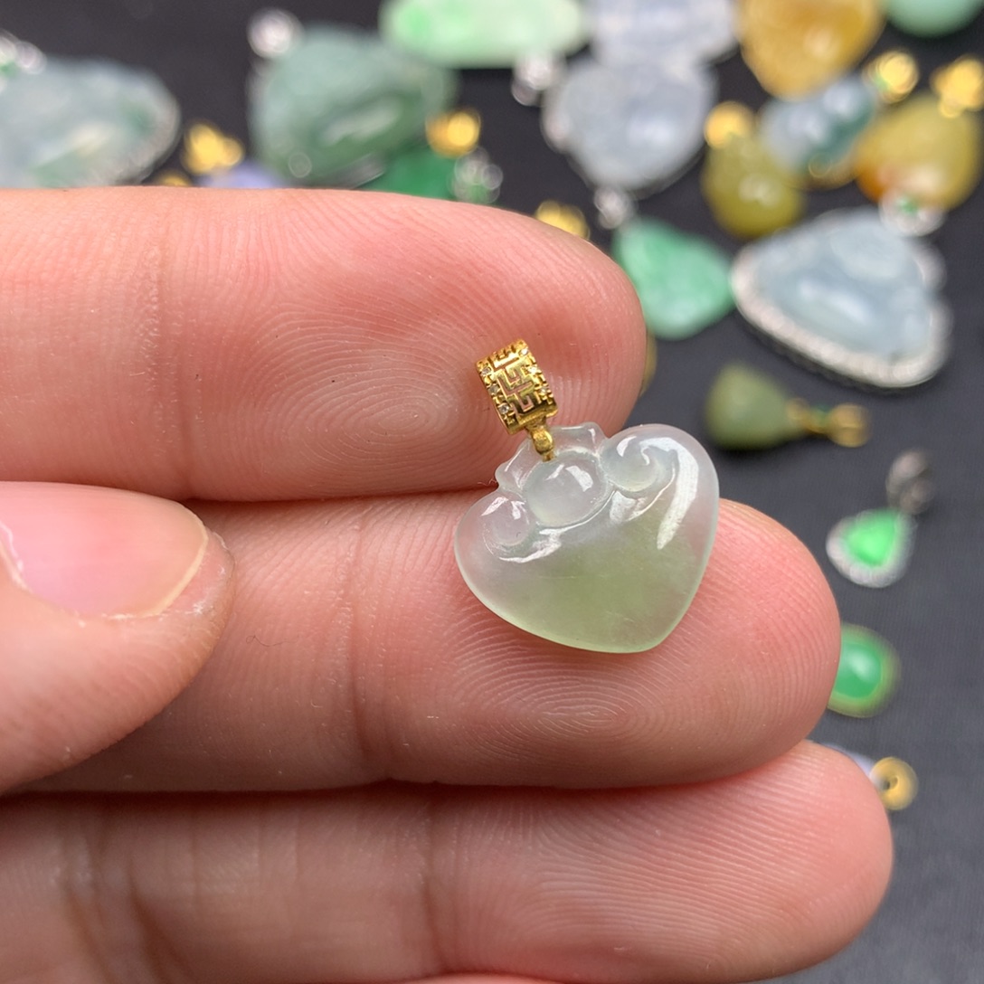 【闪购商品】颈饰18K金镶嵌翡翠翡翠