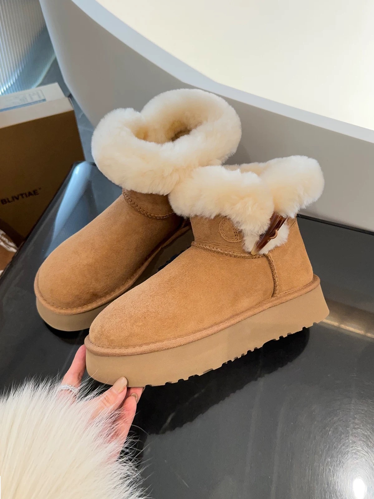 【牛皮羊毛】一粒牛角扣2025冬季新款厚底保暖中筒翻毛雪地靴