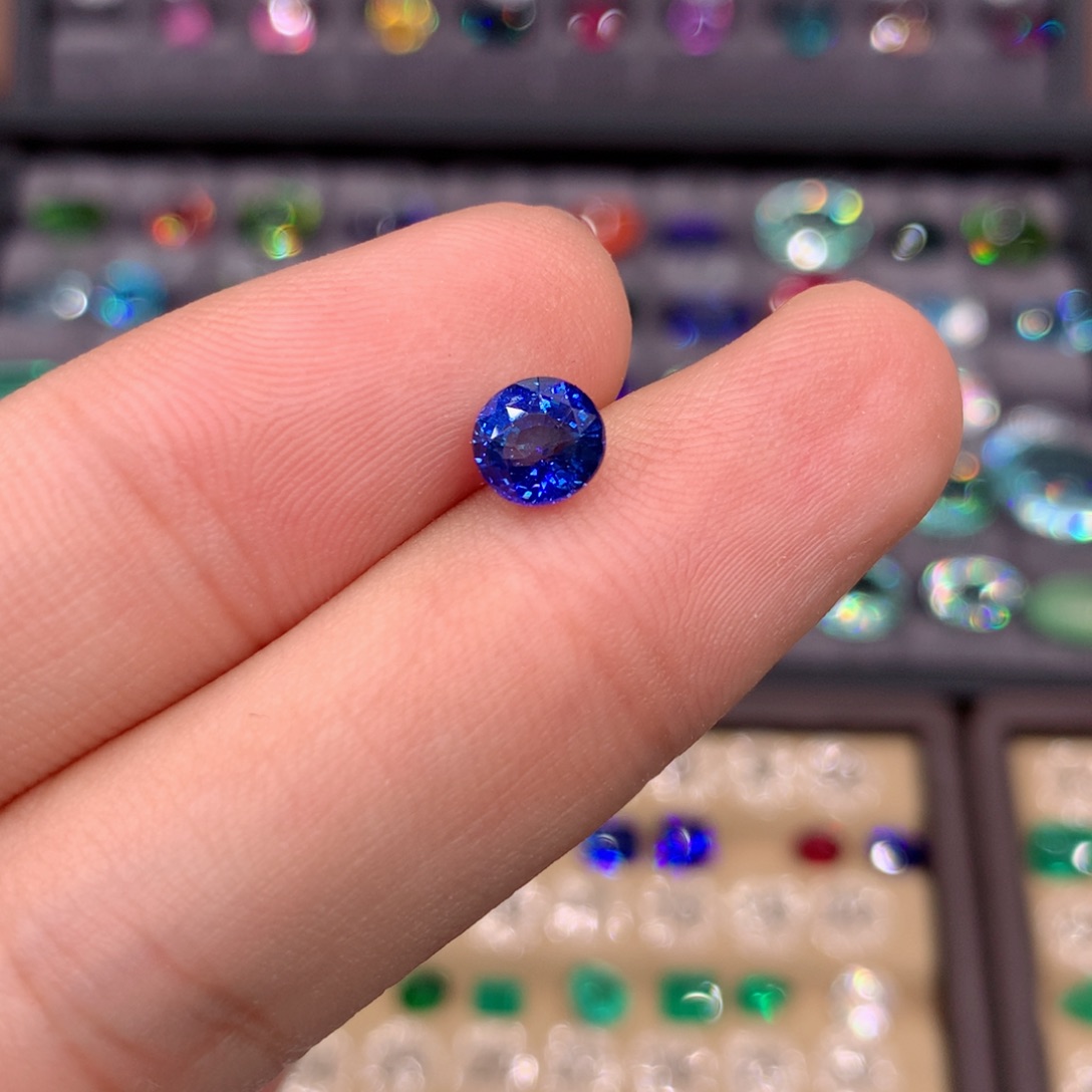 蓝宝石裸石未镶嵌