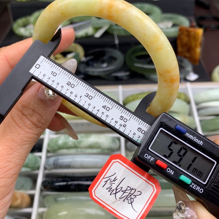 蛇纹石玉未镶嵌手镯698