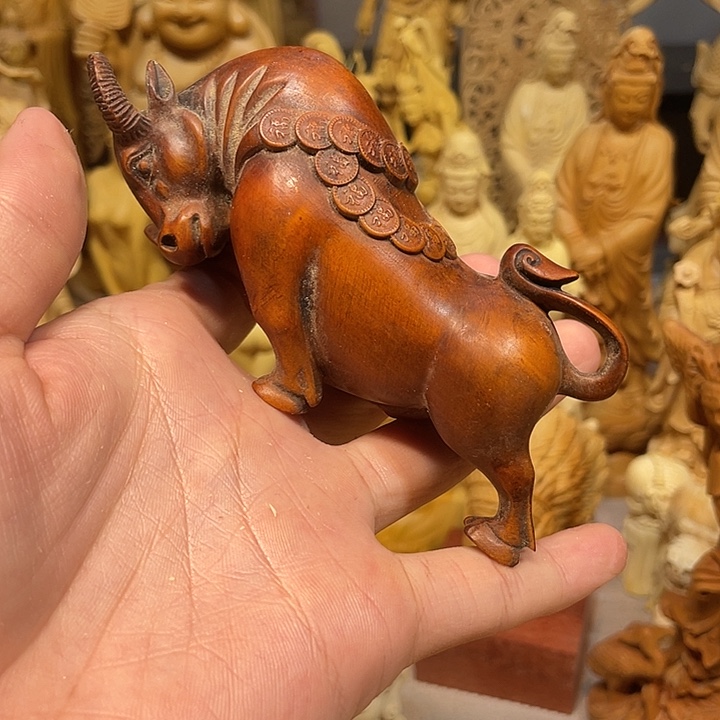 黄杨木做旧铜钱牛