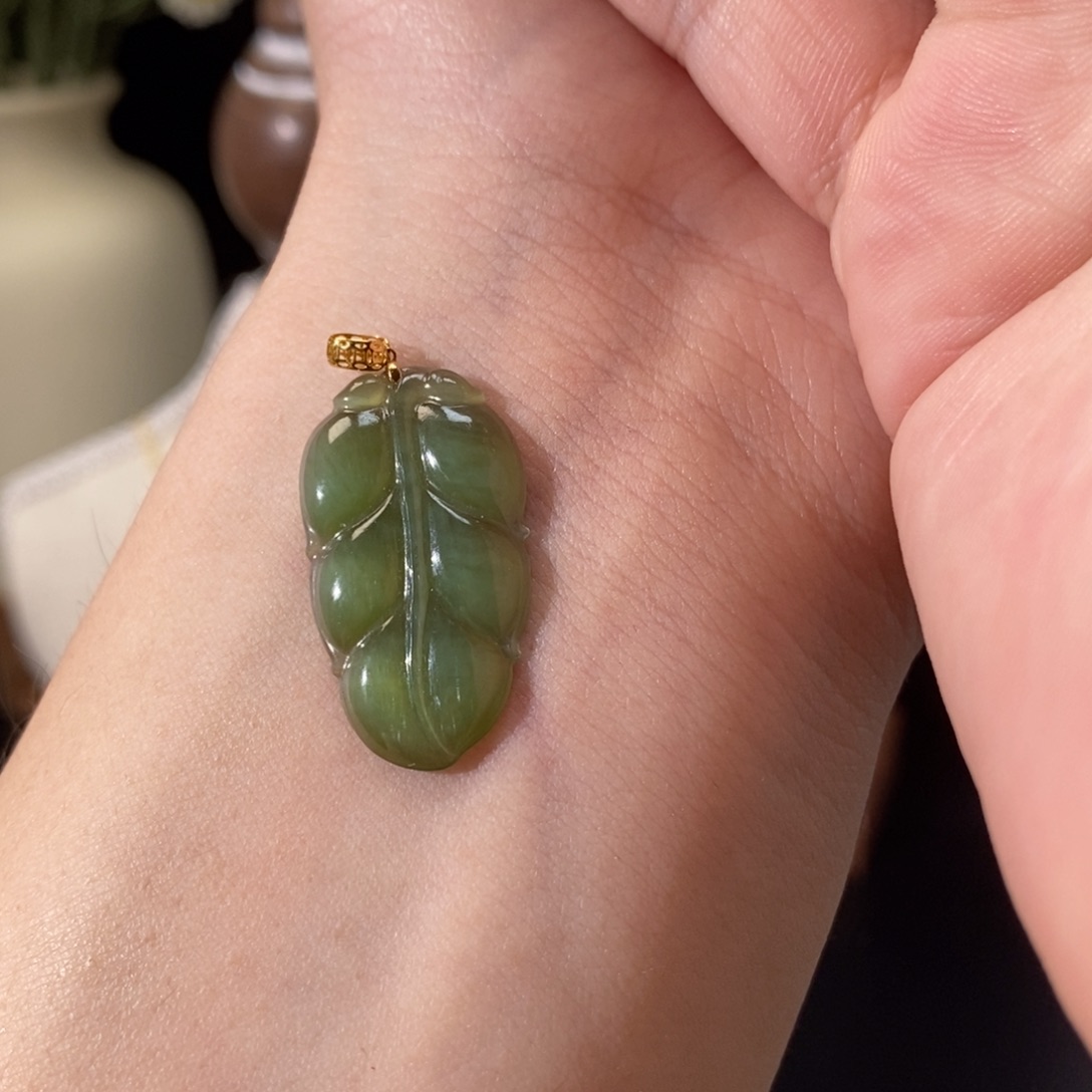 和田玉18K金镶嵌吊坠(赠链)