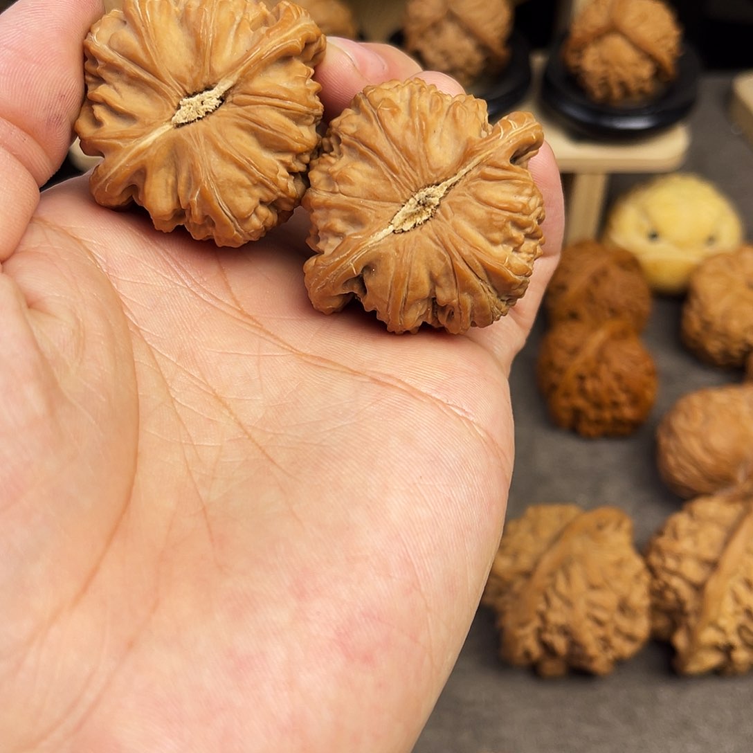 文玩核桃把件用****942全品白狮子