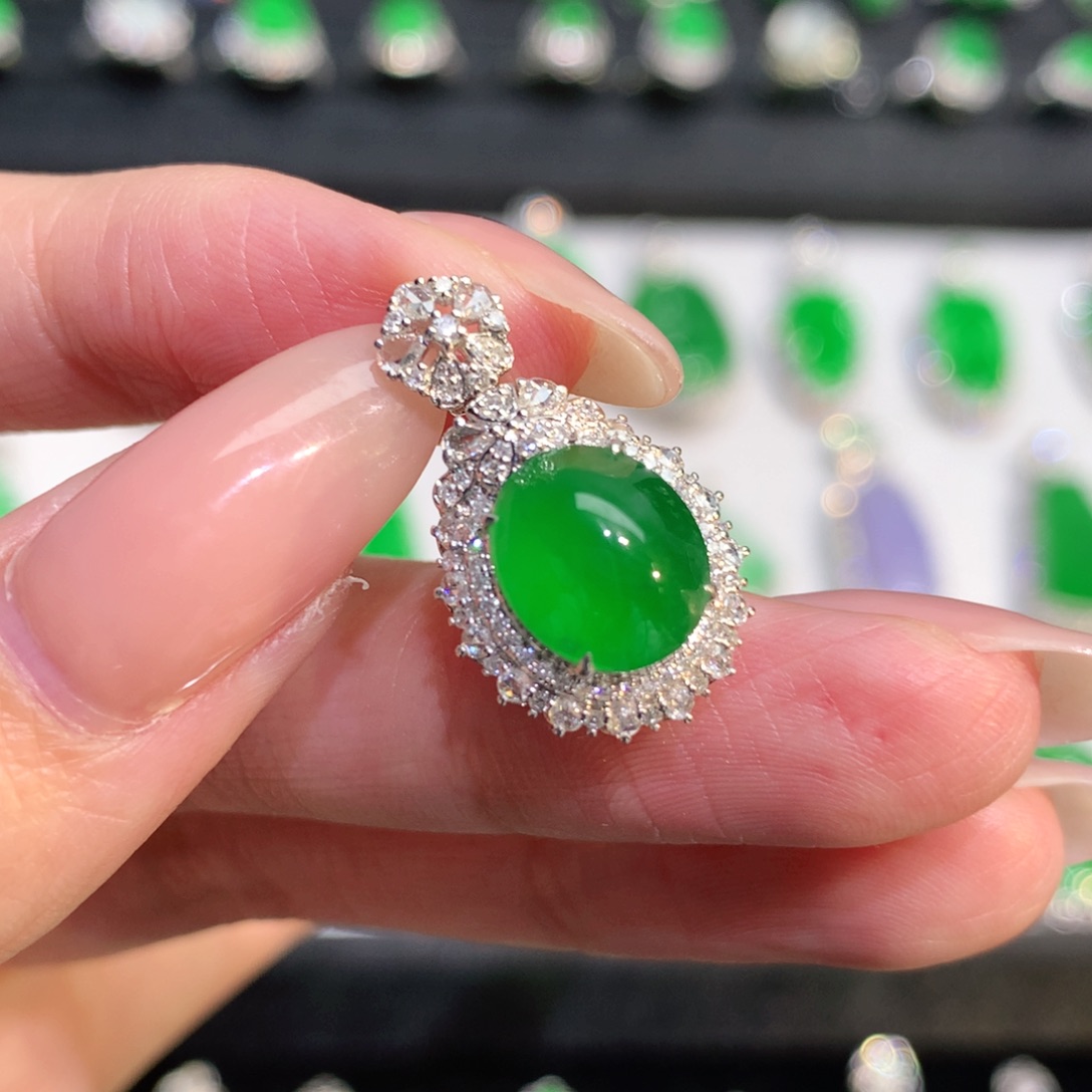 翡翠颈饰18K金镶嵌吊坠