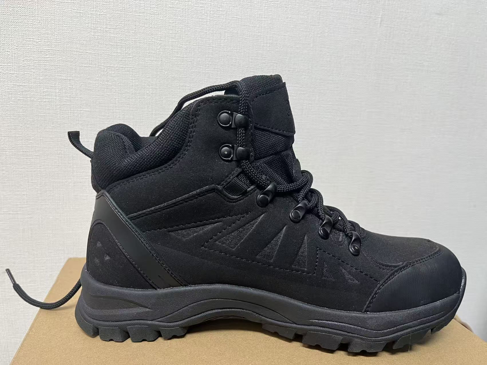 轻便防寒加绒加毛户外防滑靴子适合登山穿着