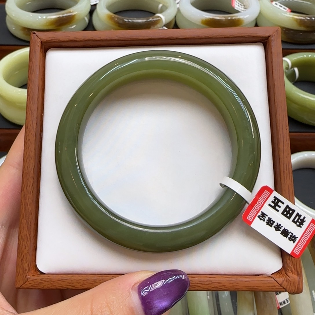 未镶嵌手镯和田玉