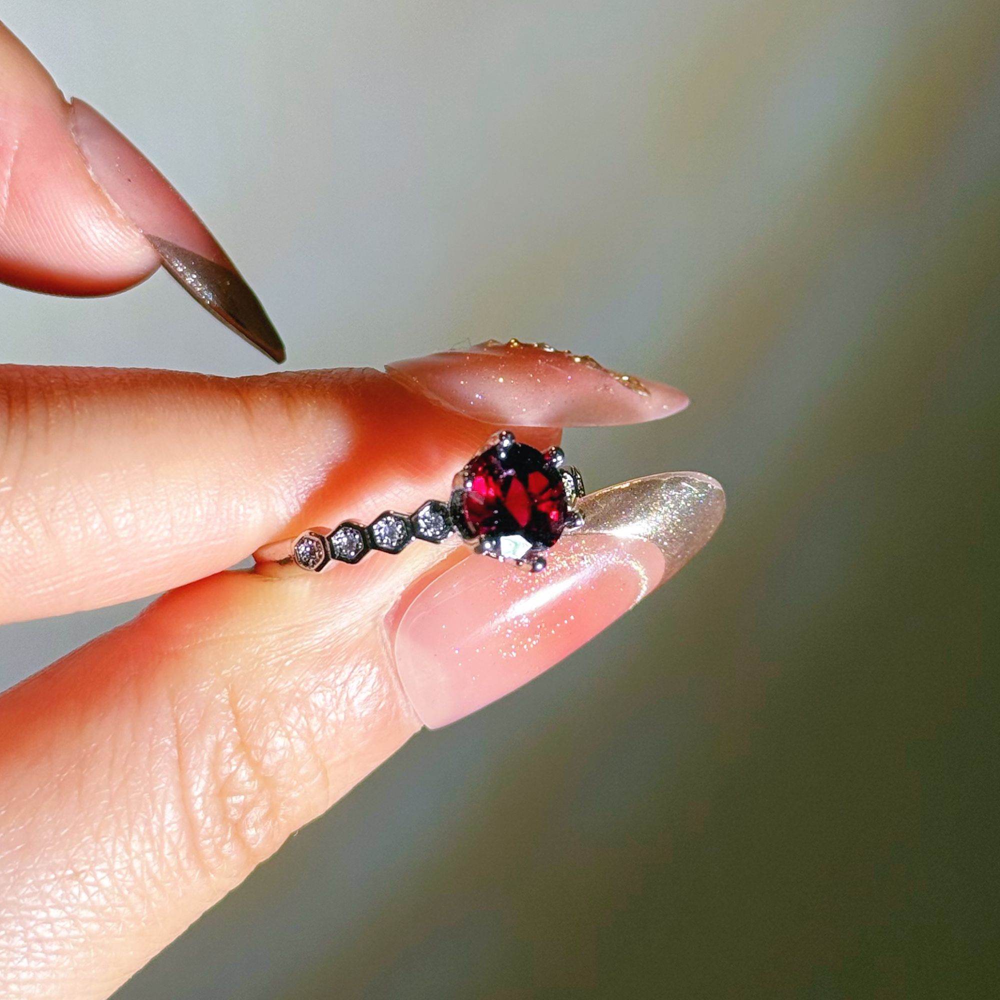 天然石榴石开口设计时尚百搭红色宝石