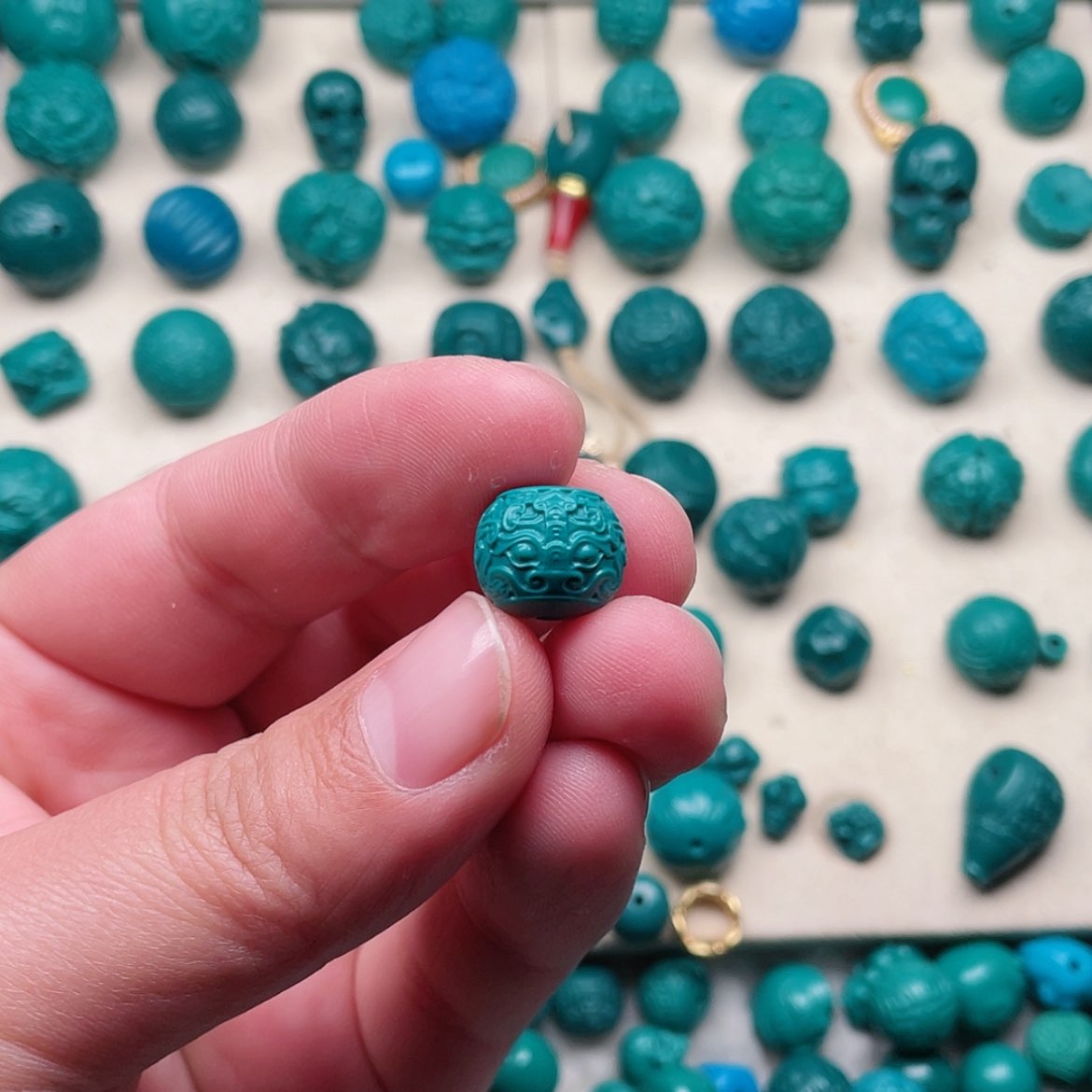 【闪购商品】玻璃颈饰饕餮小墩子13×11一个