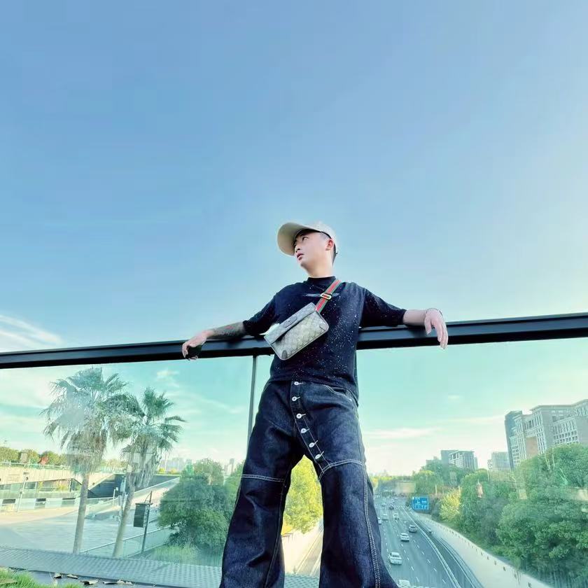 【专柜-撤柜】时尚潮流 网红同款斜挎虎头包