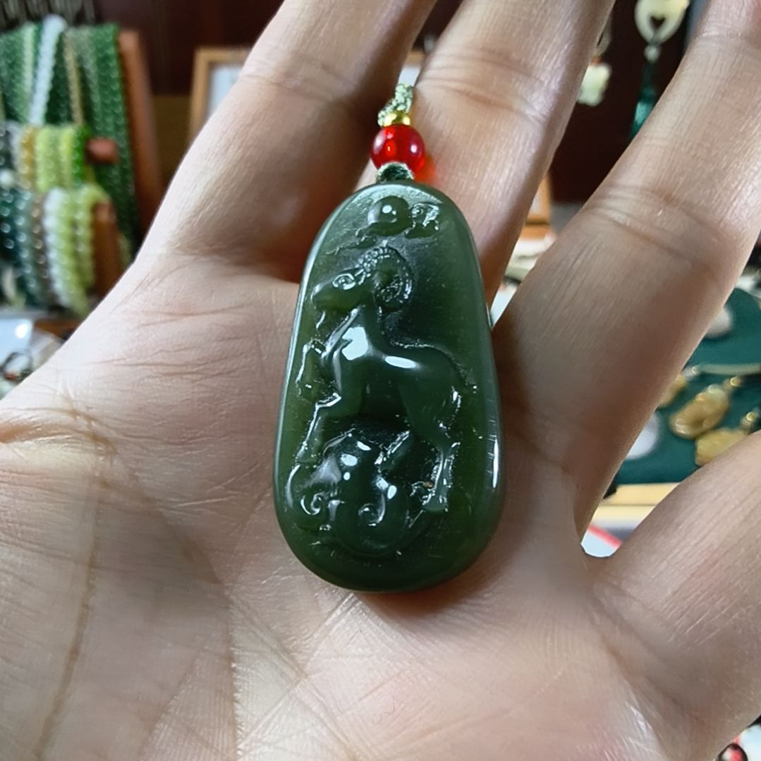 和田玉未镶嵌颈饰