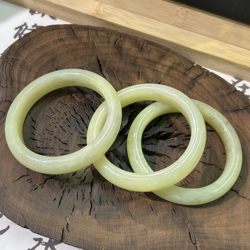 和田玉黄口手镯多样性发其一拍一发一1120005