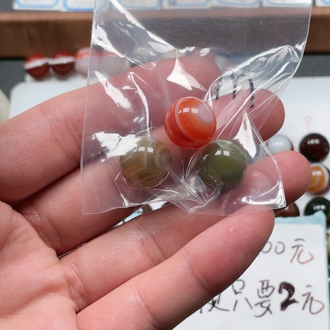 李***)玛瑙/玉髓未镶嵌手链