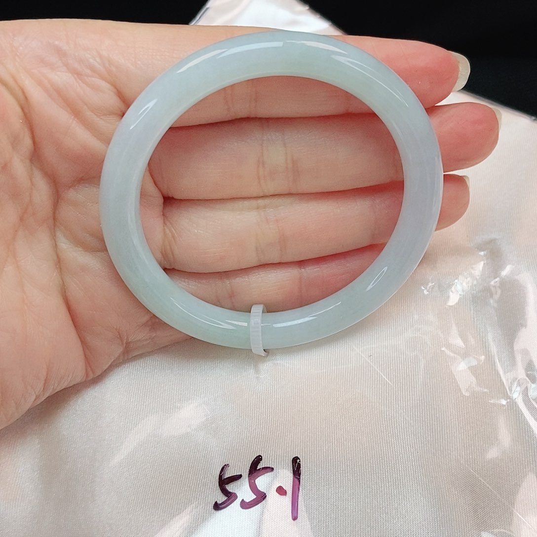 翡翠手镯未镶嵌美人