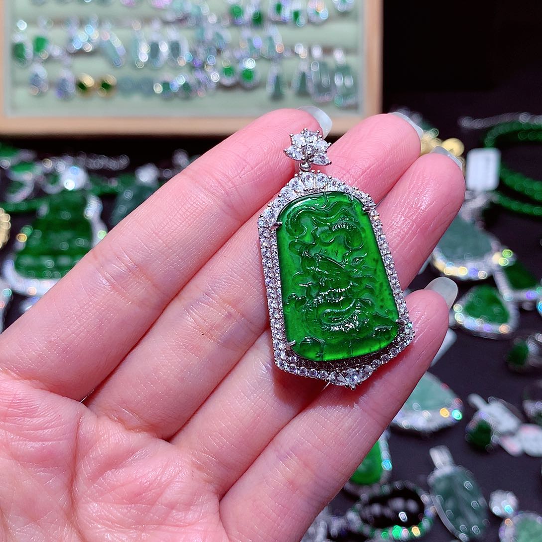 【闪购商品】翡翠吊坠(不含链)未镶嵌