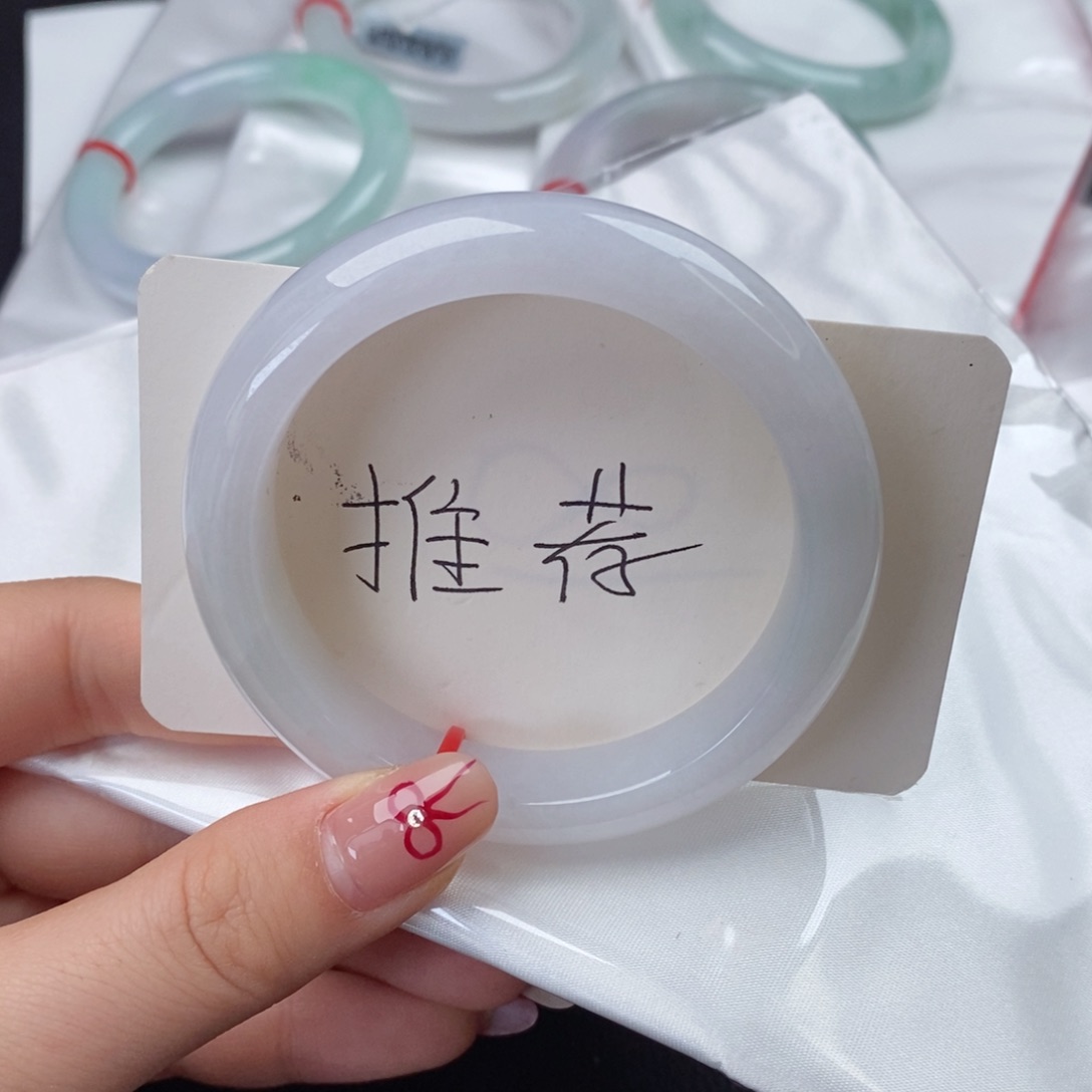 翡翠手镯未镶嵌55圈口