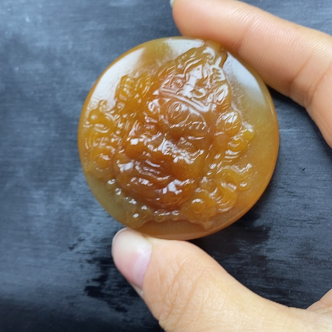 石英质玉（黄龙玉）颈饰未镶嵌