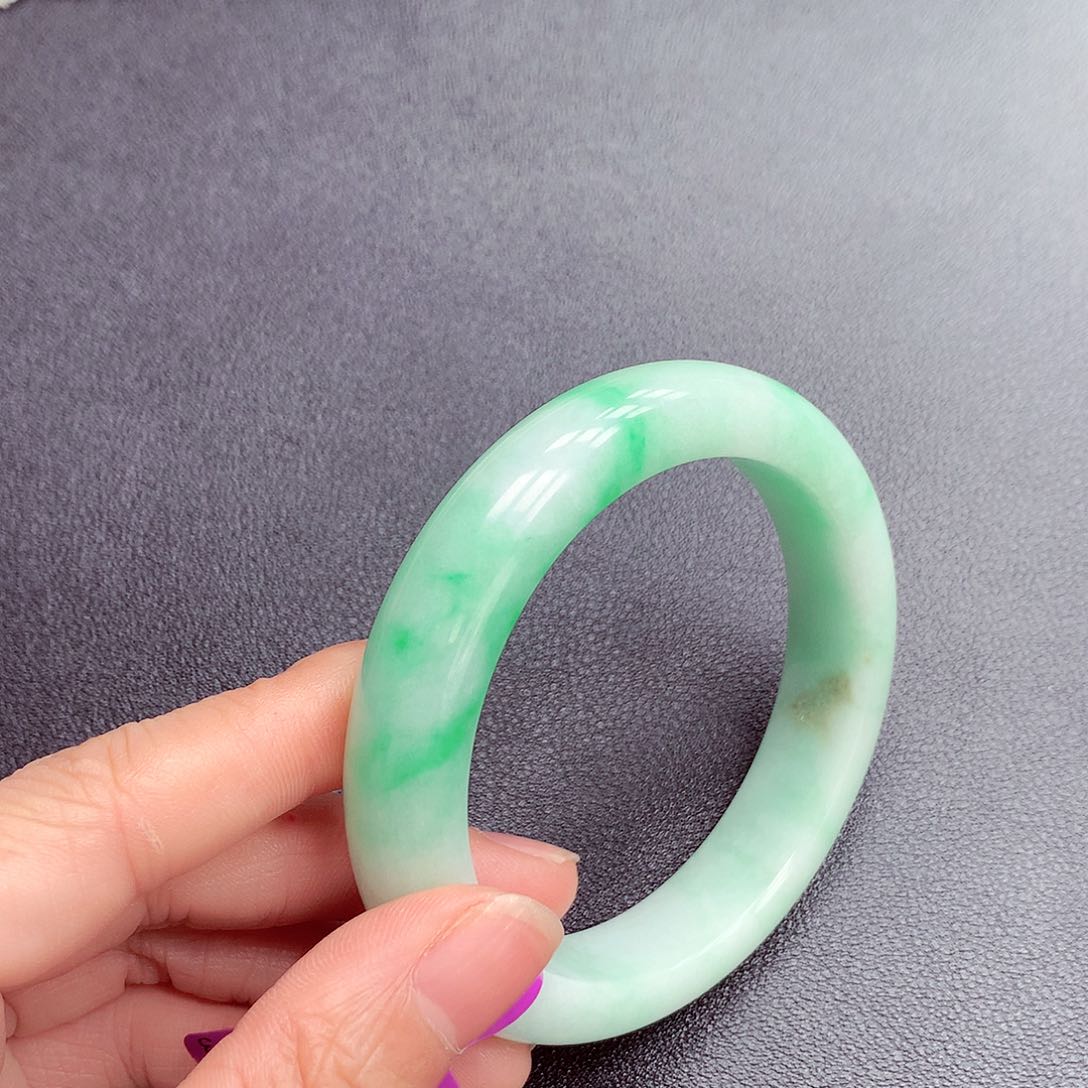 翡翠手镯未镶嵌缅甸翡翠
