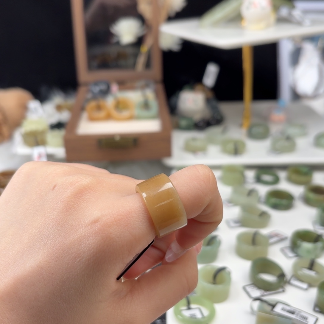 和田玉未镶嵌戒指o26太妃糖直切16.2