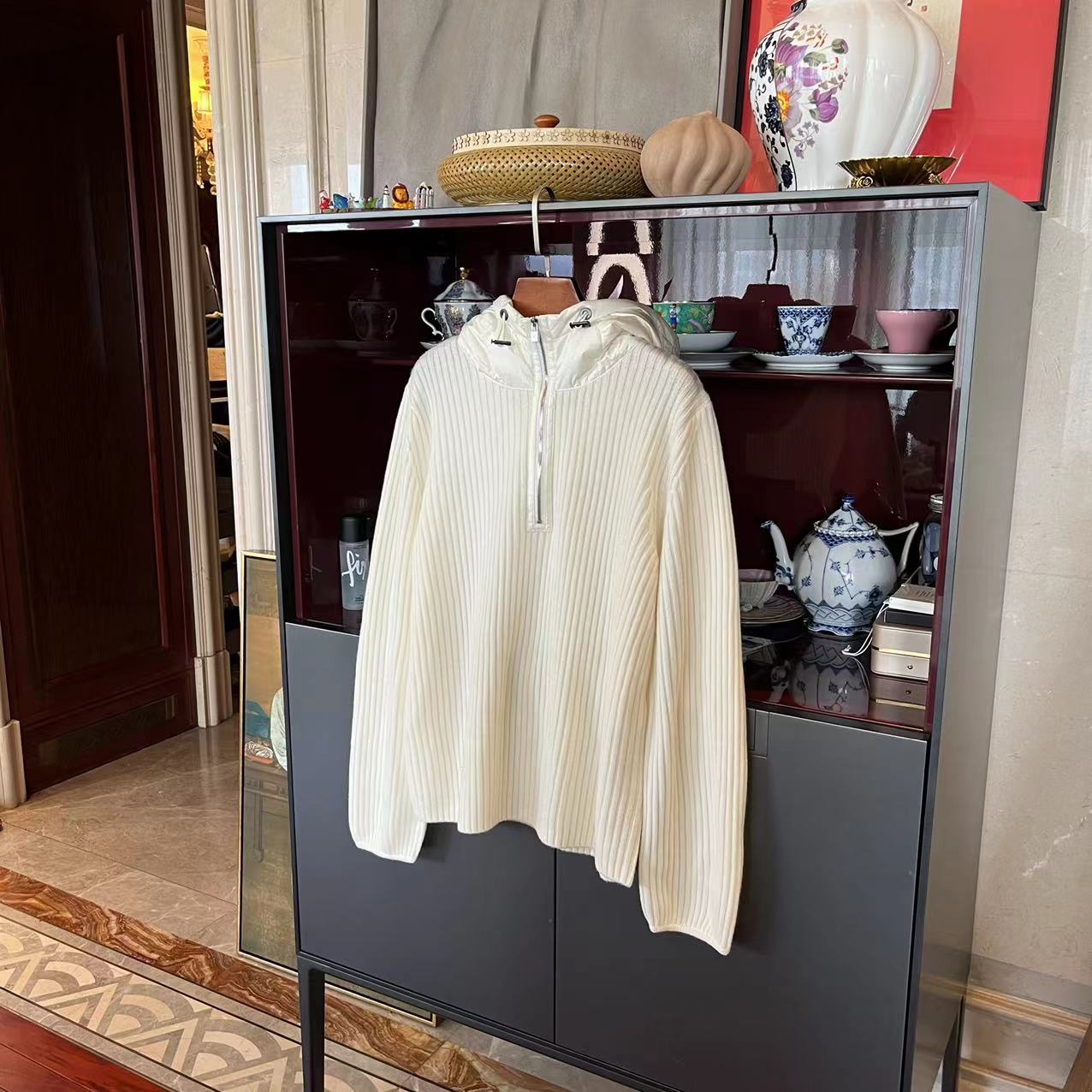 漫颜刘山羊绒白色连帽针织衫2023秋季新品长袖套头纯色休闲上衣