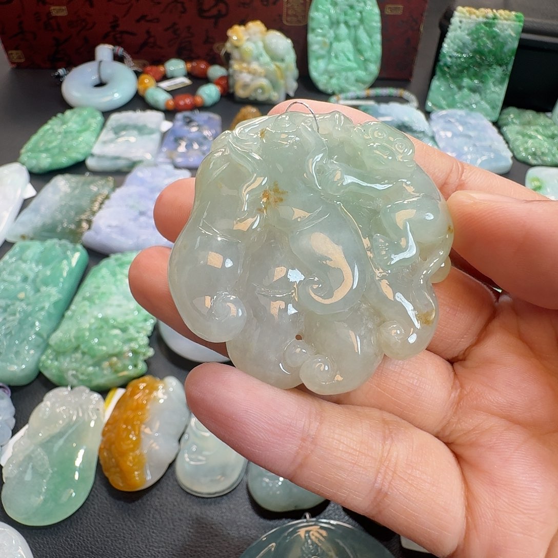 翡翠未镶嵌颈饰吊坠