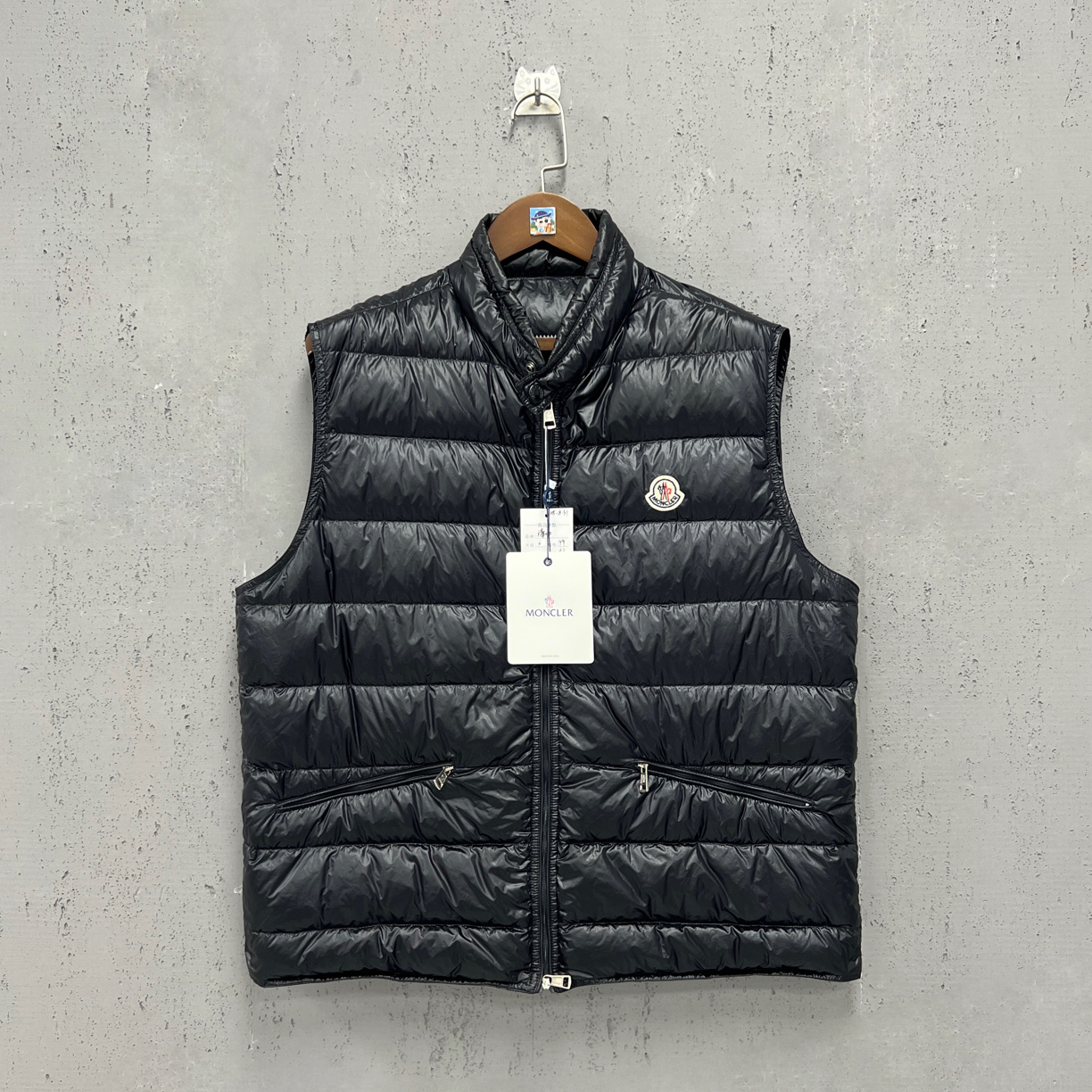 99新 MONCLER moncler蒙口黑色胸前刺绣标羽绒马甲6码
