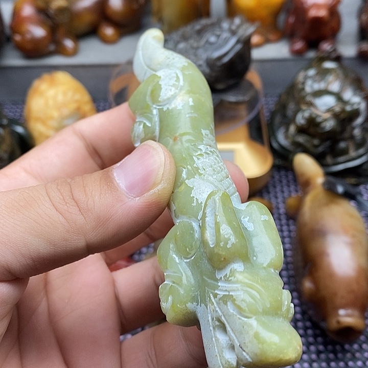 未镶嵌蛇纹石玉颈饰