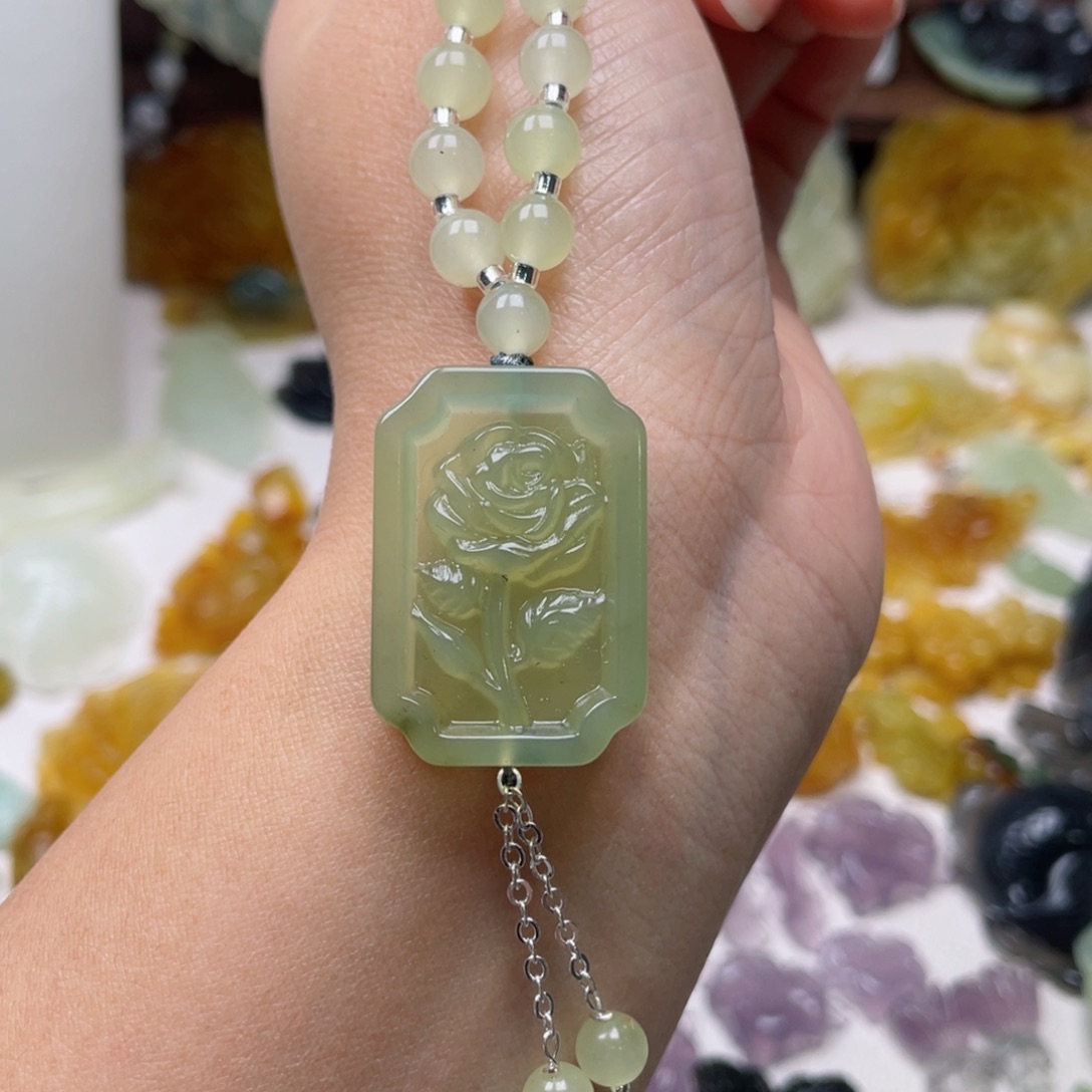 蛇纹石玉颈饰未镶嵌