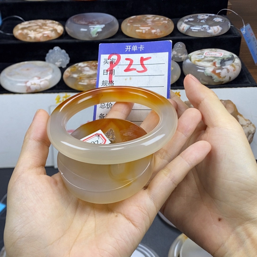 ****Ԁ未镶嵌手镯石英质玉