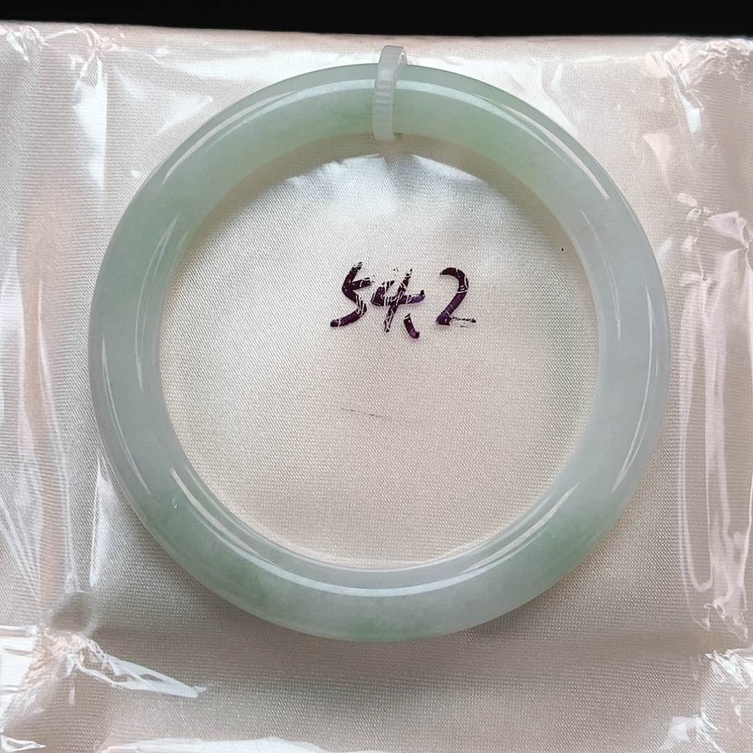 翡翠手镯未镶嵌圆条