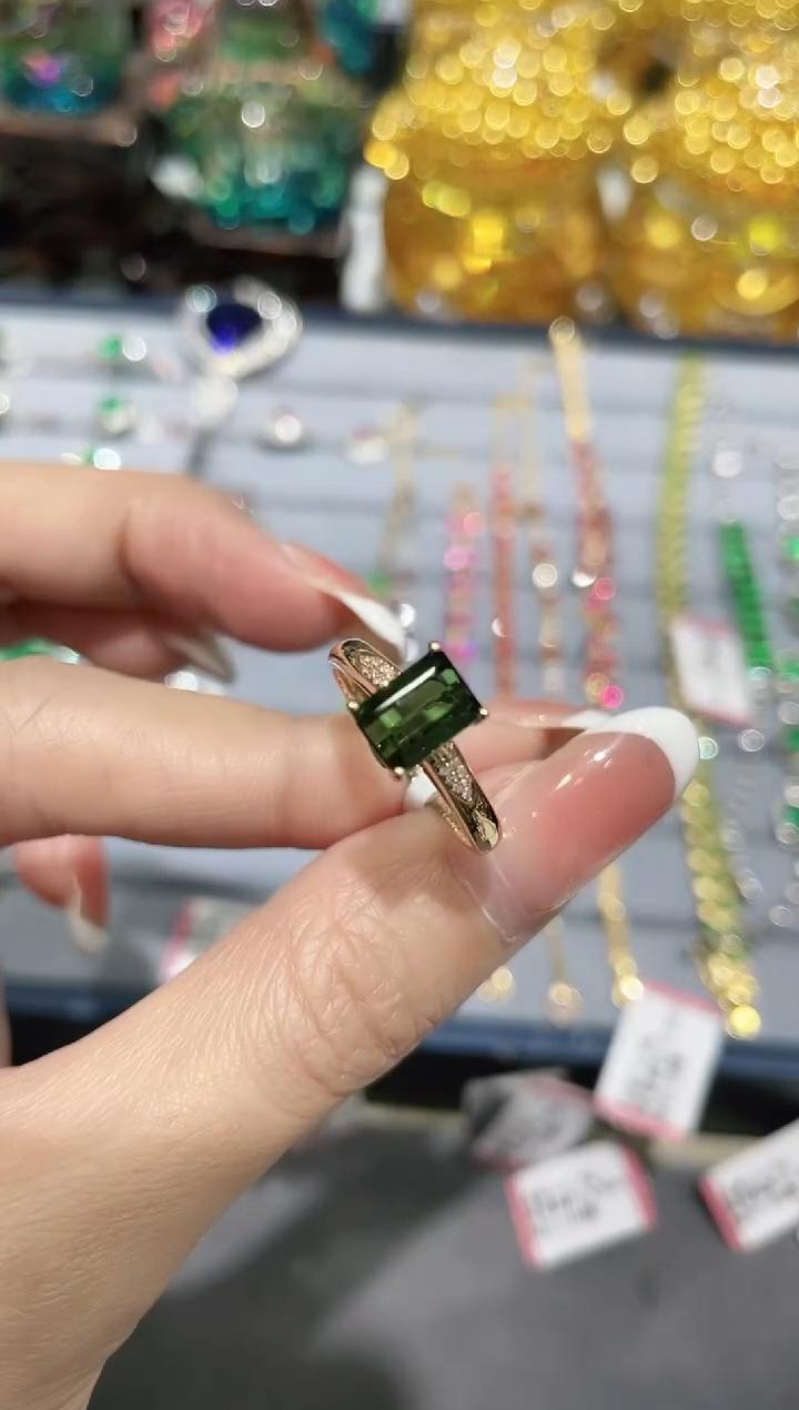  18K金镶嵌碧玺戒指