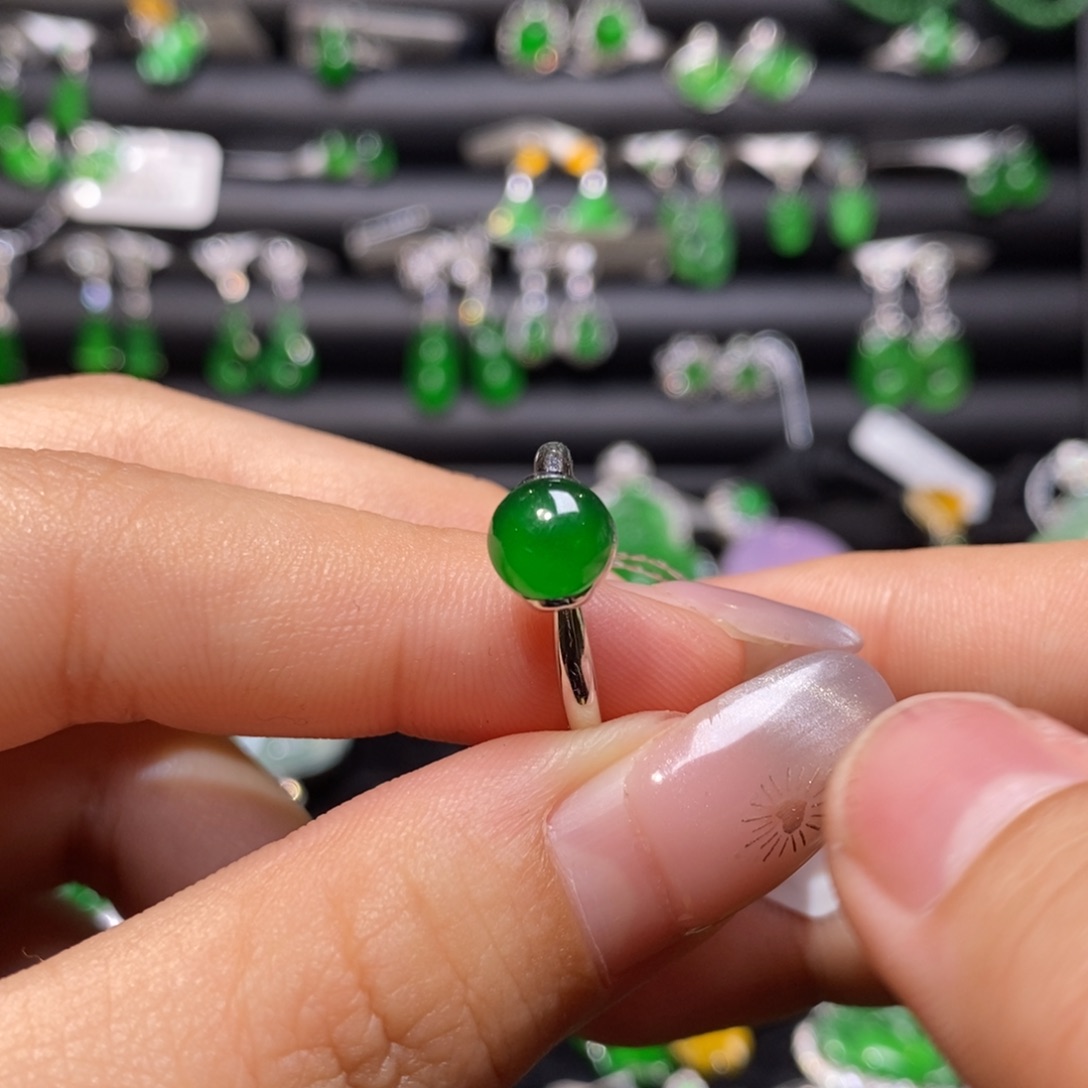 翡翠戒指18K金镶嵌天然翡翠