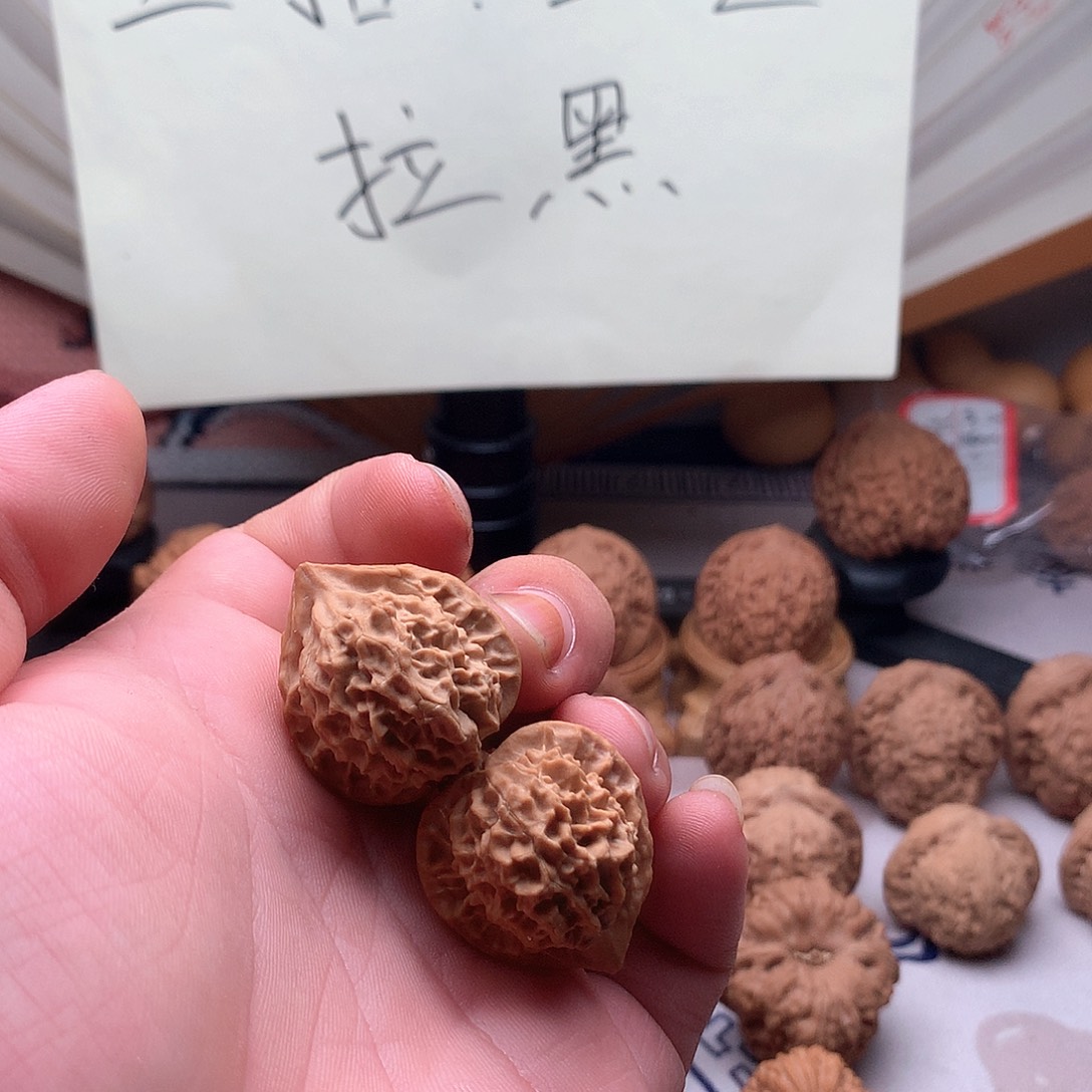 @***宥吊坠桃核山地果手捻