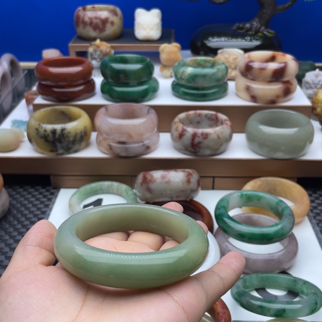 石英质玉手镯未镶嵌