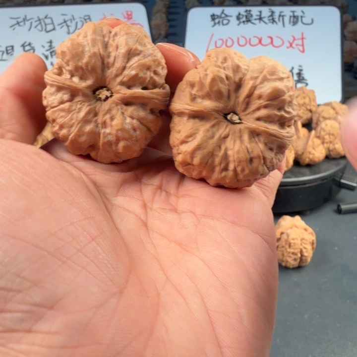 s***a文玩核桃吊坠蛤蟆的眼睛是真的好看