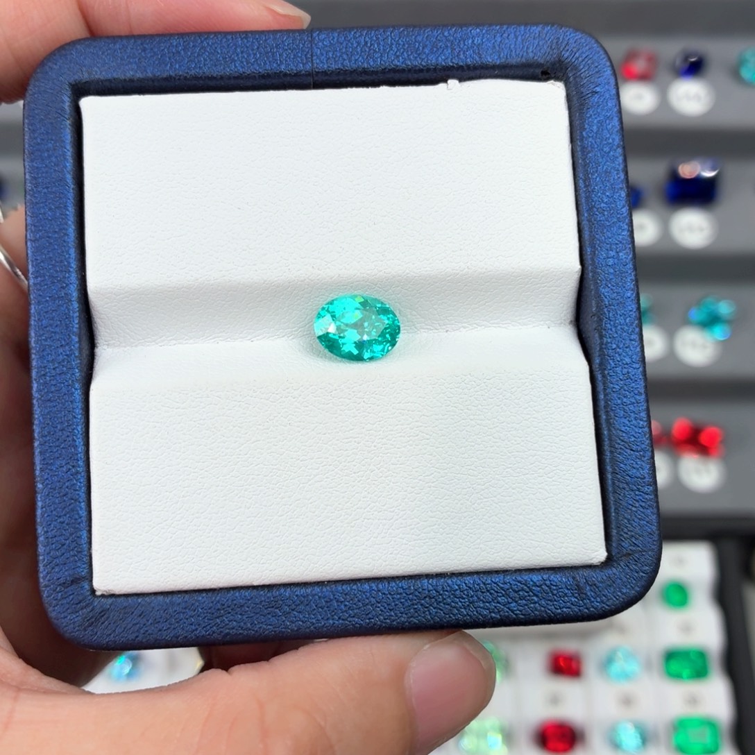 三****合成（培育）石榴石裸石3.04ct