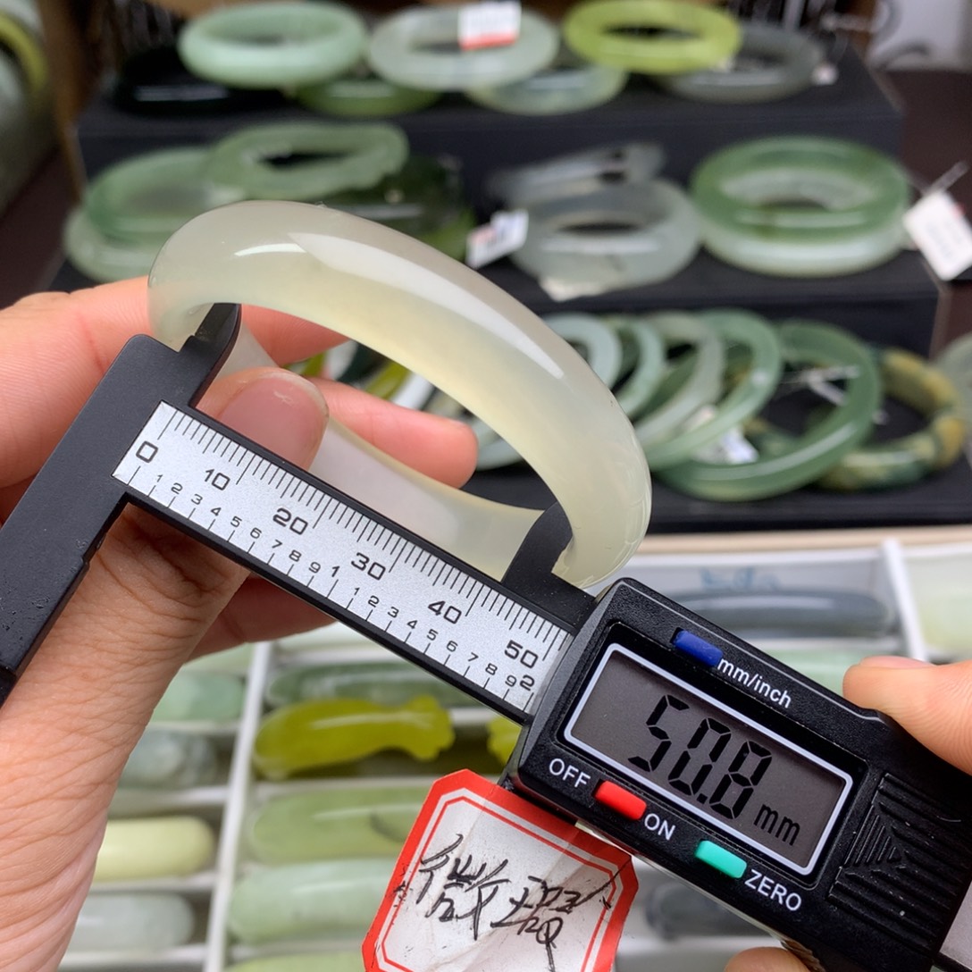 蛇纹石玉未镶嵌手镯581