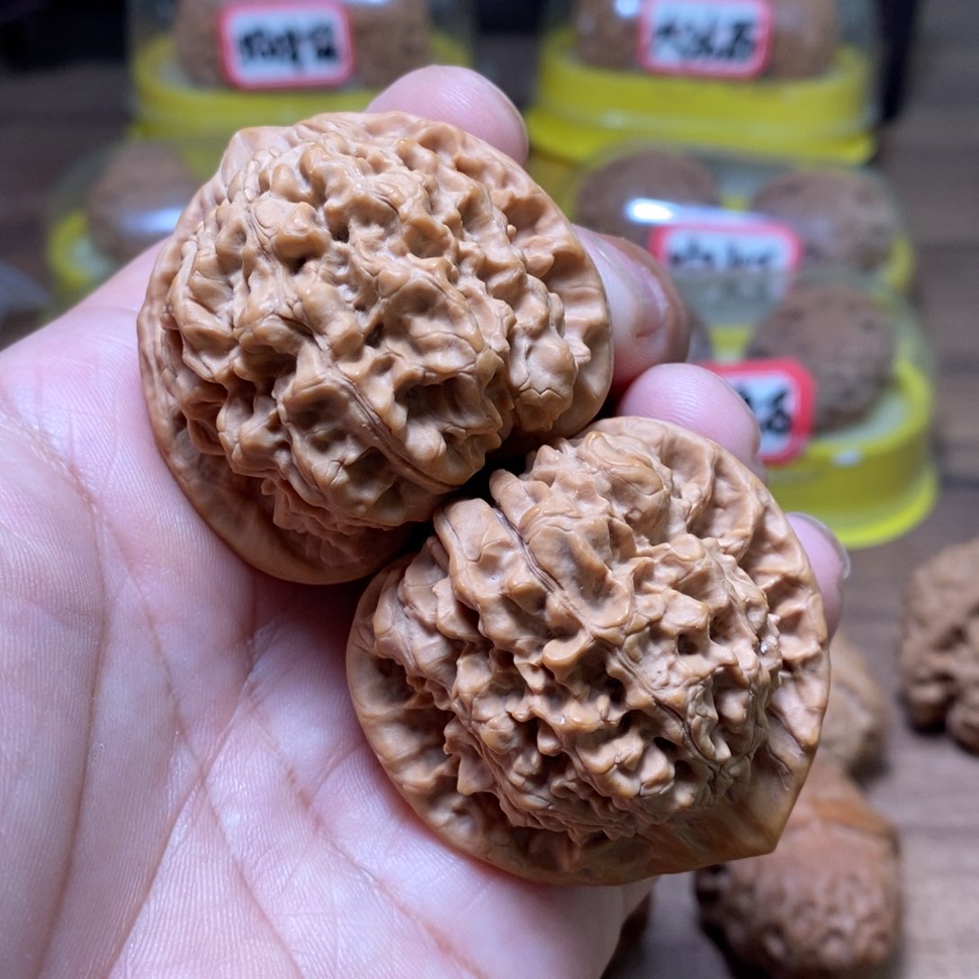 文玩核桃吊坠47尺，王勇官帽