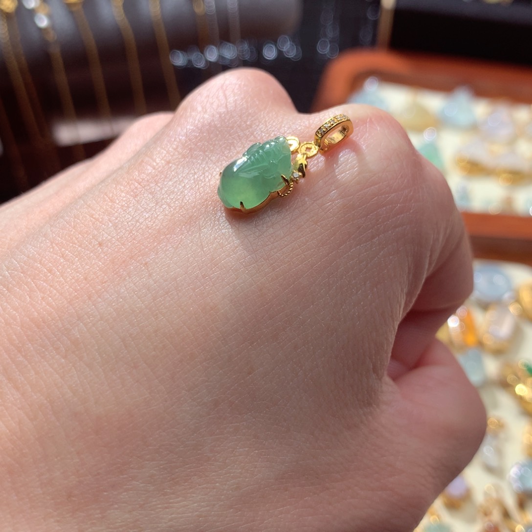 翡翠颈饰18K金镶嵌今***班翡翠