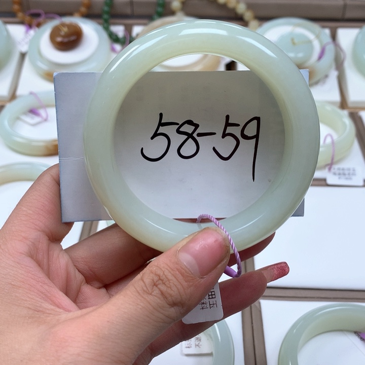 未镶嵌手镯和田玉